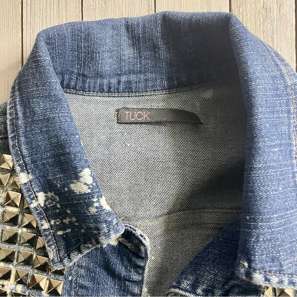 Tuck Studded Bleach-Splattered Lion Graphic Button Up Denim Jean Jacket - Picture 5 of 8